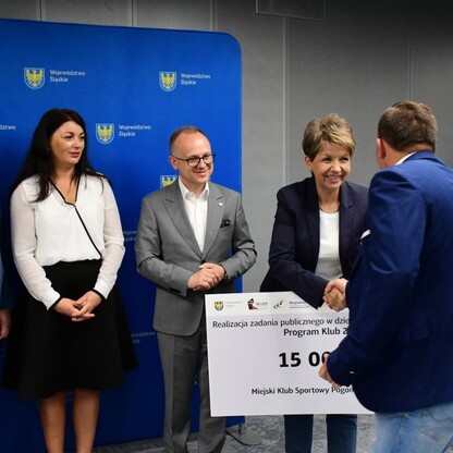 Wręczenie czeków w ramach Programu Klub. fot. Patryk Pyrlik / UMWS