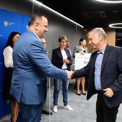 Wręczenie czeków w ramach Programu Klub. fot. Patryk Pyrlik / UMWS