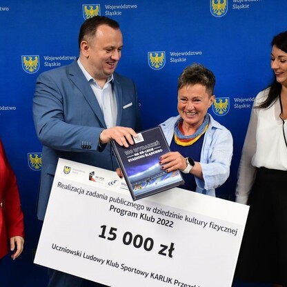 Wręczenie czeków w ramach Programu Klub. fot. Patryk Pyrlik / UMWS