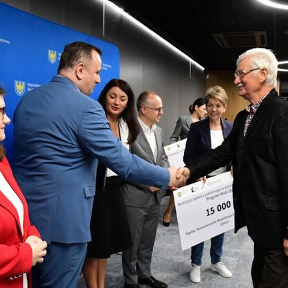 Wręczenie czeków w ramach Programu Klub. fot. Patryk Pyrlik / UMWS