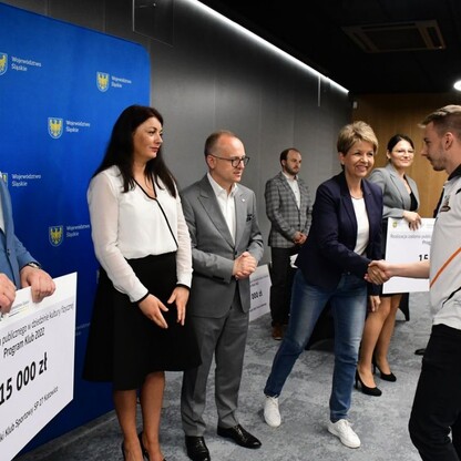 Wręczenie czeków w ramach Programu Klub. fot. Patryk Pyrlik / UMWS