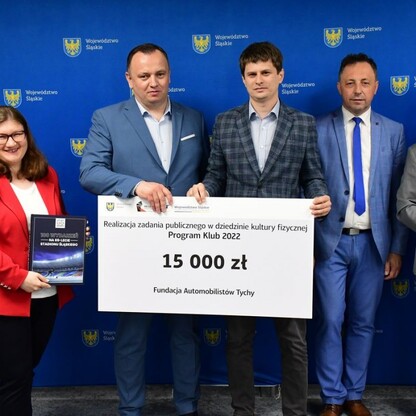 Wręczenie czeków w ramach Programu Klub. fot. Patryk Pyrlik / UMWS
