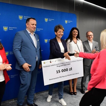 Wręczenie czeków w ramach Programu Klub. fot. Patryk Pyrlik / UMWS