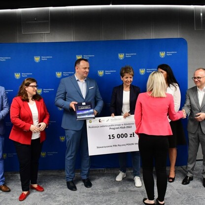 Wręczenie czeków w ramach Programu Klub. fot. Patryk Pyrlik / UMWS