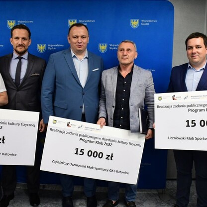 Wręczenie czeków w ramach Programu Klub. fot. Patryk Pyrlik / UMWS
