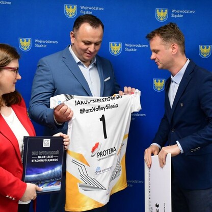 Wręczenie czeków w ramach Programu Klub. fot. Patryk Pyrlik / UMWS