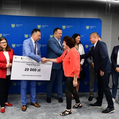 Wręczenie czeków w ramach Programu Klub. fot. Patryk Pyrlik / UMWS
