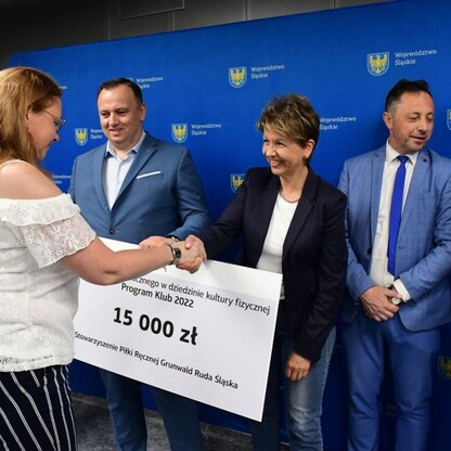 Wręczenie czeków w ramach Programu Klub. fot. Patryk Pyrlik / UMWS