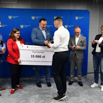 Wręczenie czeków w ramach Programu Klub. fot. Patryk Pyrlik / UMWS