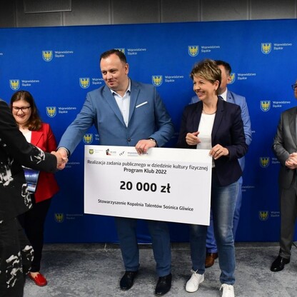 Wręczenie czeków w ramach Programu Klub. fot. Patryk Pyrlik / UMWS