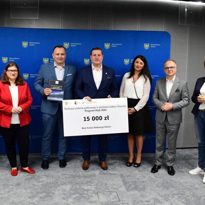 Wręczenie czeków w ramach Programu Klub. fot. Patryk Pyrlik / UMWS