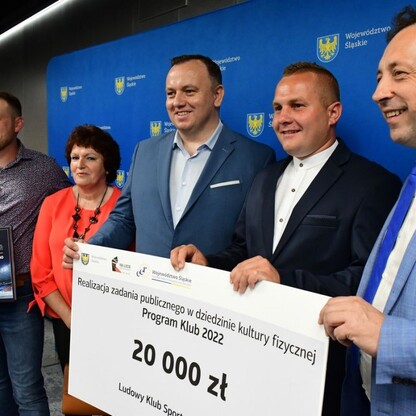Wręczenie czeków w ramach Programu Klub. fot. Patryk Pyrlik / UMWS