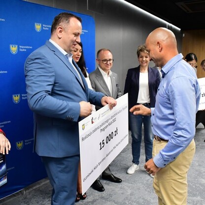 Wręczenie czeków w ramach Programu Klub. fot. Patryk Pyrlik / UMWS