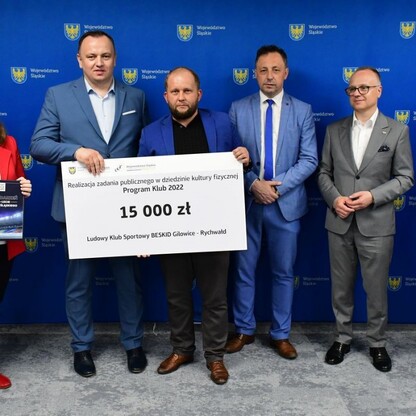 Wręczenie czeków w ramach Programu Klub. fot. Patryk Pyrlik / UMWS