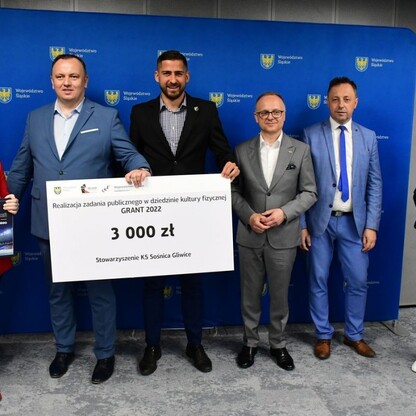 Wręczenie czeków w ramach Programu Klub. fot. Patryk Pyrlik / UMWS