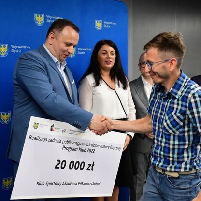 Wręczenie czeków w ramach Programu Klub. fot. Patryk Pyrlik / UMWS
