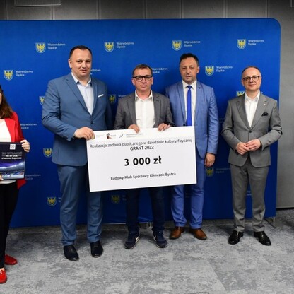 Wręczenie czeków w ramach Programu Klub. fot. Patryk Pyrlik / UMWS