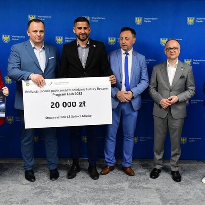 Wręczenie czeków w ramach Programu Klub. fot. Patryk Pyrlik / UMWS