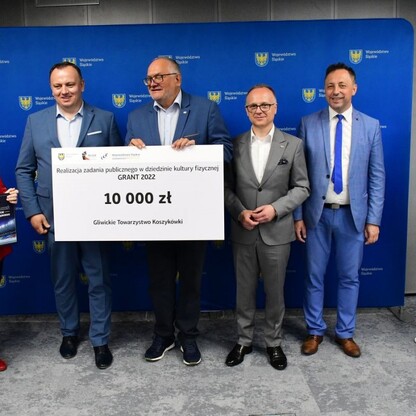 Wręczenie czeków w ramach Programu Klub. fot. Patryk Pyrlik / UMWS