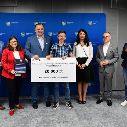Wręczenie czeków w ramach Programu Klub. fot. Patryk Pyrlik / UMWS