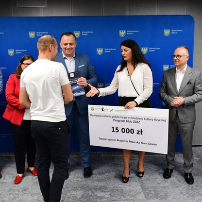 Wręczenie czeków w ramach Programu Klub. fot. Patryk Pyrlik / UMWS