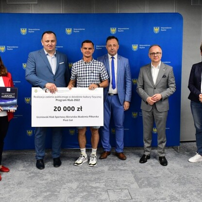 Wręczenie czeków w ramach Programu Klub. fot. Patryk Pyrlik / UMWS