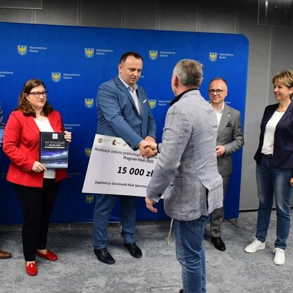 Wręczenie czeków w ramach Programu Klub. fot. Patryk Pyrlik / UMWS