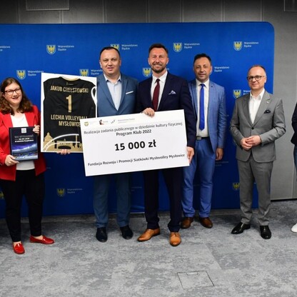 Wręczenie czeków w ramach Programu Klub. fot. Patryk Pyrlik / UMWS