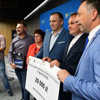 Wręczenie czeków w ramach Programu Klub. fot. Patryk Pyrlik / UMWS