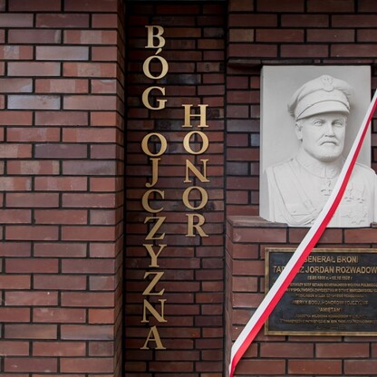 Odsłonięcie popiersia gen. Tadeusza Rozwadowskiego. fot. Tomasz Zak / UMWS