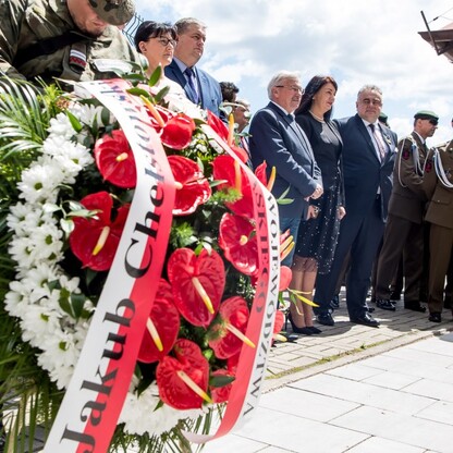 Odsłonięcie popiersia gen. Tadeusza Rozwadowskiego. fot. Tomasz Zak / UMWS