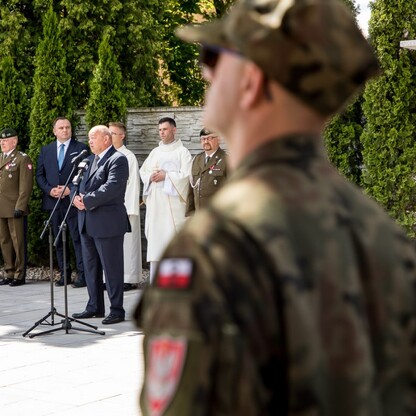 Odsłonięcie popiersia gen. Tadeusza Rozwadowskiego. fot. Tomasz Zak / UMWS