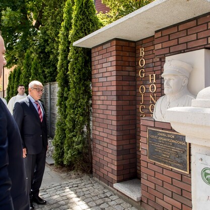 Odsłonięcie popiersia gen. Tadeusza Rozwadowskiego. fot. Tomasz Zak / UMWS