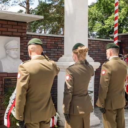 Odsłonięcie popiersia gen. Tadeusza Rozwadowskiego. fot. Tomasz Zak / UMWS