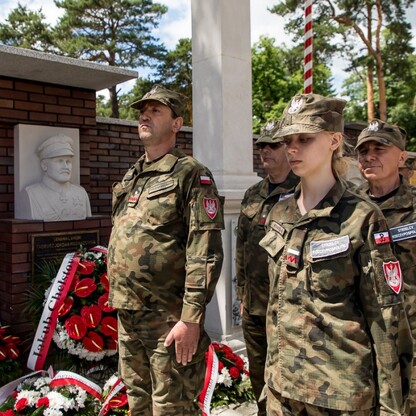 Odsłonięcie popiersia gen. Tadeusza Rozwadowskiego. fot. Tomasz Zak / UMWS