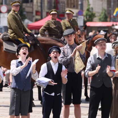 Inscenizacja wkroczenia Wojska Polskiego do Katowic. fot. Andrzej Grygiel / UMWS