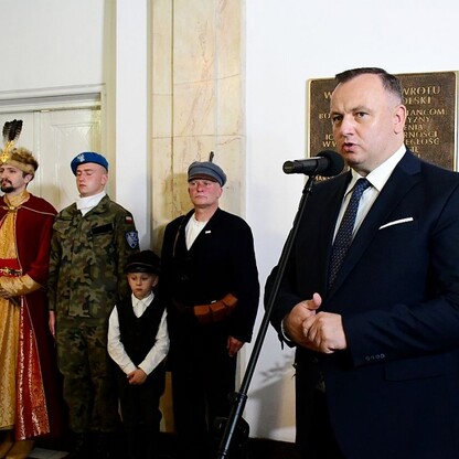 Tablica pamięci powstańców i powrotu Śląska do Polski. fot. Patryk Pyrlik / UMWS