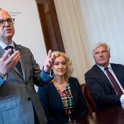 Wręczenie  umów w ramach Marszałkowskiego Konkursu „Inicjatywa Sołecka” w  Irządzach. fot. Tomasz Żak / UMWS