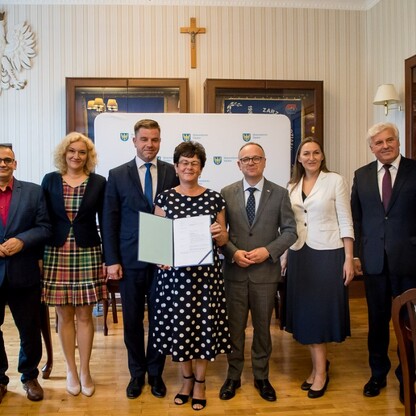 Wręczenie  umów w ramach Marszałkowskiego Konkursu „Inicjatywa Sołecka” w  Irządzach. fot. Tomasz Żak / UMWS