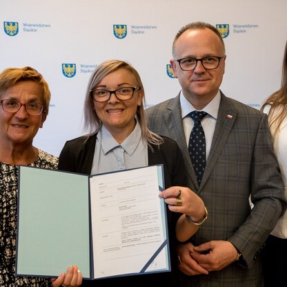 Wręczenie  umów w ramach Marszałkowskiego Konkursu „Inicjatywa Sołecka” w  Irządzach. fot. Tomasz Żak / UMWS
