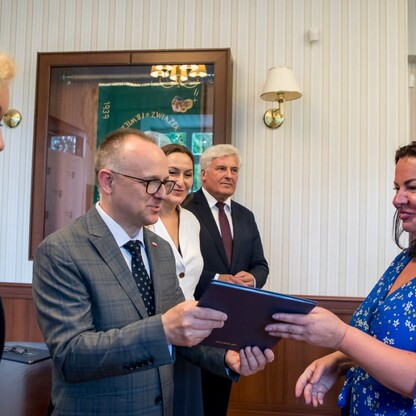 Wręczenie  umów w ramach Marszałkowskiego Konkursu „Inicjatywa Sołecka” w  Irządzach. fot. Tomasz Żak / UMWS