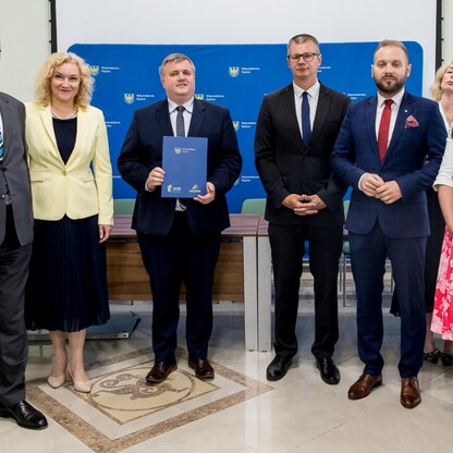 Wręczenie umów w ramach Marszałkowskiego Konkursu „Inicjatywa Sołecka” dla subregionu centralnego. fot. Tomasz Żak / UMWS