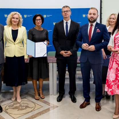 Wręczenie umów w ramach Marszałkowskiego Konkursu „Inicjatywa Sołecka” dla subregionu centralnego. fot. Tomasz Żak / UMWS