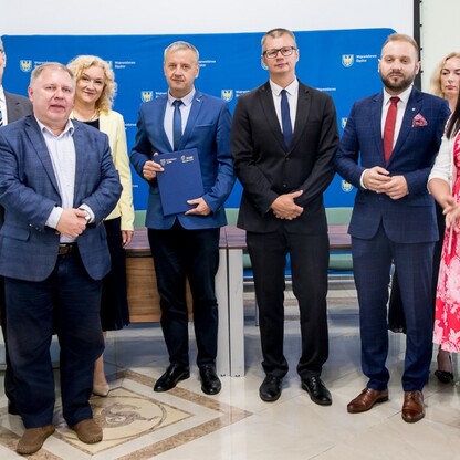 Wręczenie umów w ramach Marszałkowskiego Konkursu „Inicjatywa Sołecka” dla subregionu centralnego. fot. Tomasz Żak / UMWS
