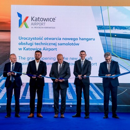 Uroczystość oddania do użytku nowego hangaru do obsługi technicznej samolotów. fot. Tomasz Żak / UMWS