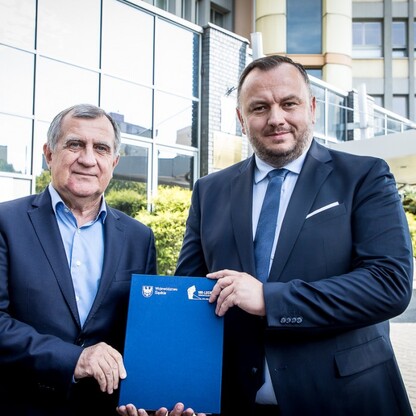 Przekazanie umowy na modernizację oświetlenia w Tychach. fot. Tomasz Żak / UMWS