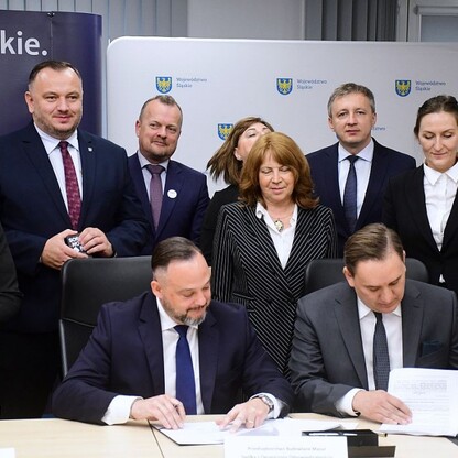 Podpisanie umowy na budowę siedziby Rejonowego Pogotowia Ratunkowego w Sosnowcu. fot. Patyk Pyrlik / UMWS