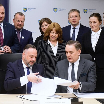 Podpisanie umowy na budowę siedziby Rejonowego Pogotowia Ratunkowego w Sosnowcu. fot. Patyk Pyrlik / UMWS