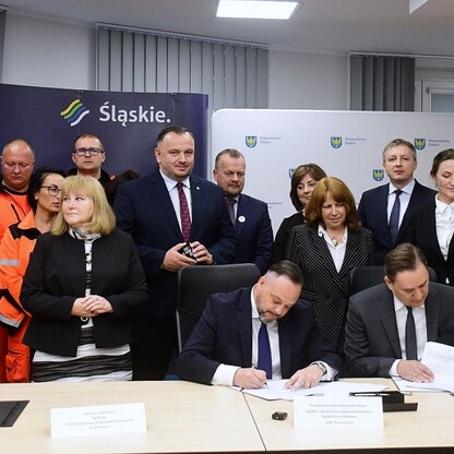 Podpisanie umowy na budowę siedziby Rejonowego Pogotowia Ratunkowego w Sosnowcu. fot. Patyk Pyrlik / UMWS