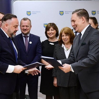Podpisanie umowy na budowę siedziby Rejonowego Pogotowia Ratunkowego w Sosnowcu. fot. Patyk Pyrlik / UMWS